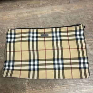Burberry Cosmetic Pouch 🌹❤️